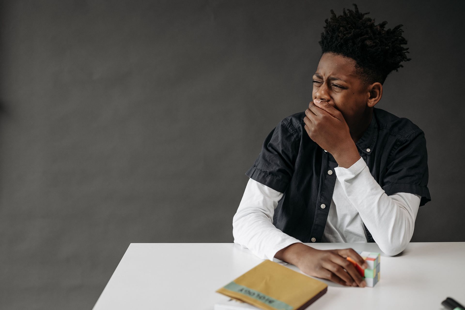 Due to the weariness that epilepsy can bring, people who have it may also yawn excessively. (Image via Pexels/Pavel Danilyuk)